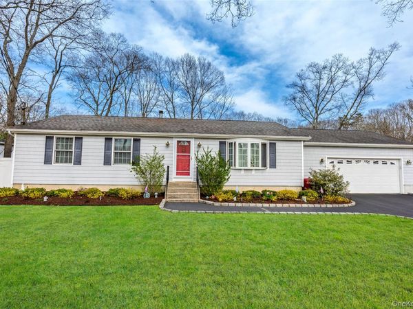 9 S Pond Trail, Ridge, NY 11961