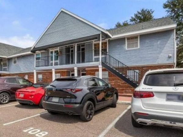 200 Countryclub Drive, Unit 108, Largo, FL 33771