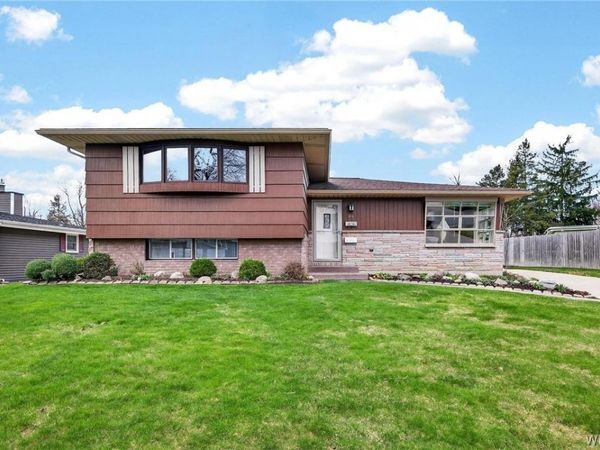 49 Boxwood Circle, Hamburg, NY 14075