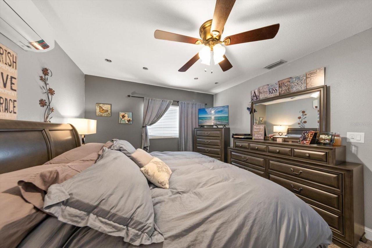 5042 Lake Charles Drive N, Kenneth City, FL 33709 Photo