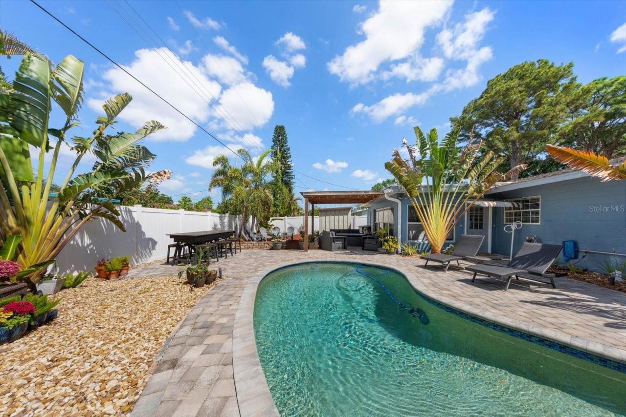 5042 Lake Charles Drive N, Kenneth City, FL 33709 Photo