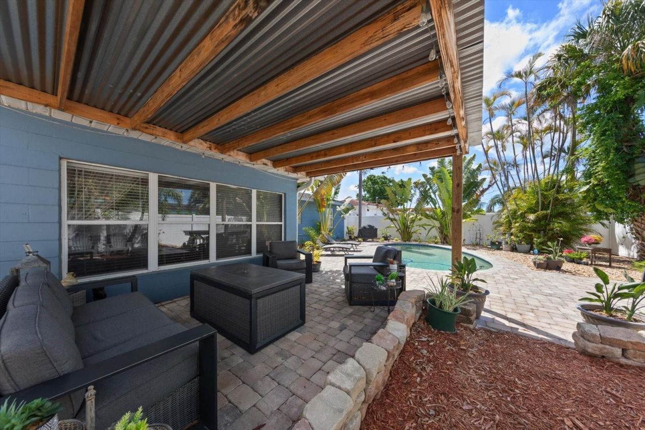 5042 Lake Charles Drive N, Kenneth City, FL 33709 Photo