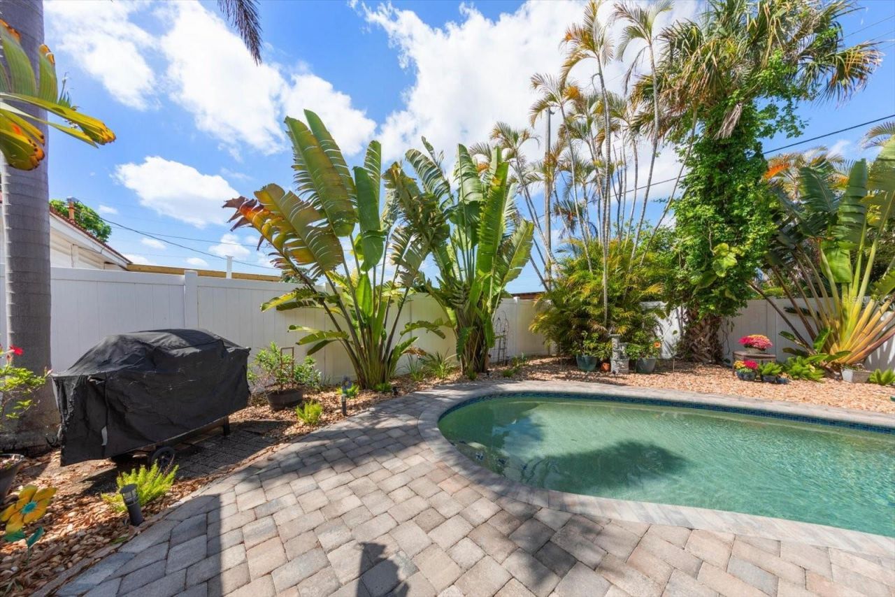 5042 Lake Charles Drive N, Kenneth City, FL 33709 Photo