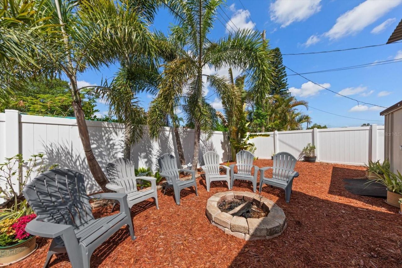 5042 Lake Charles Drive N, Kenneth City, FL 33709 Photo