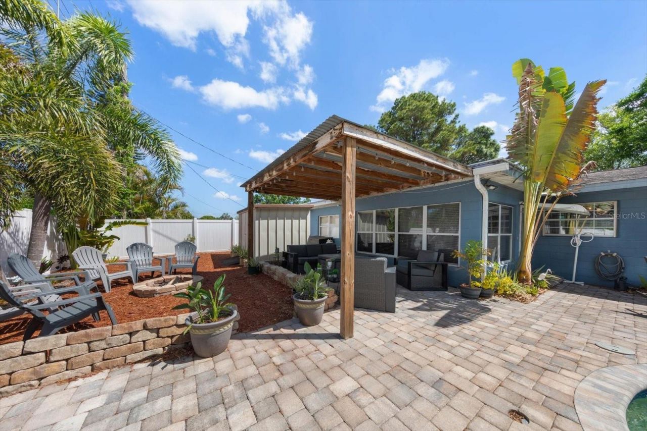 5042 Lake Charles Drive N, Kenneth City, FL 33709 Photo