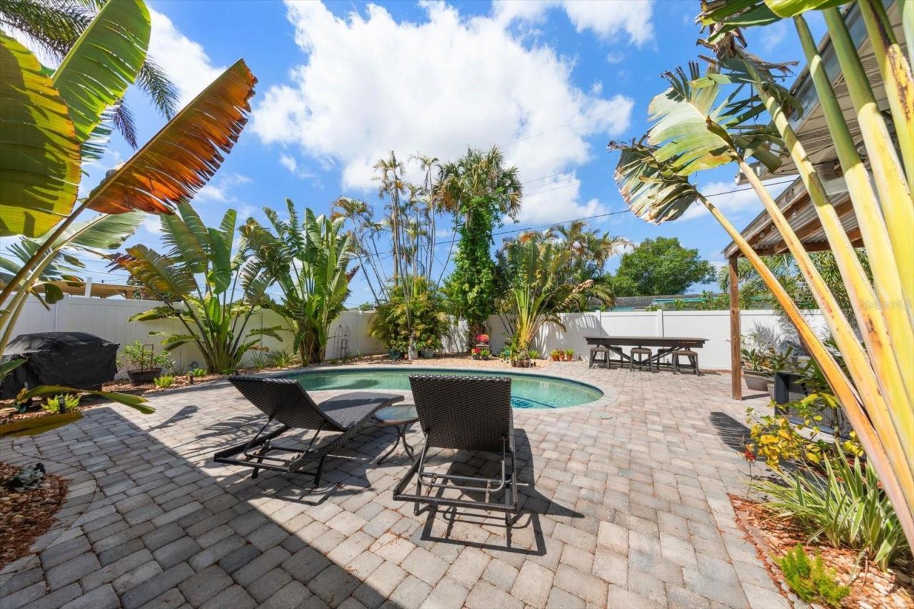 5042 Lake Charles Drive N, Kenneth City, FL 33709 Photo