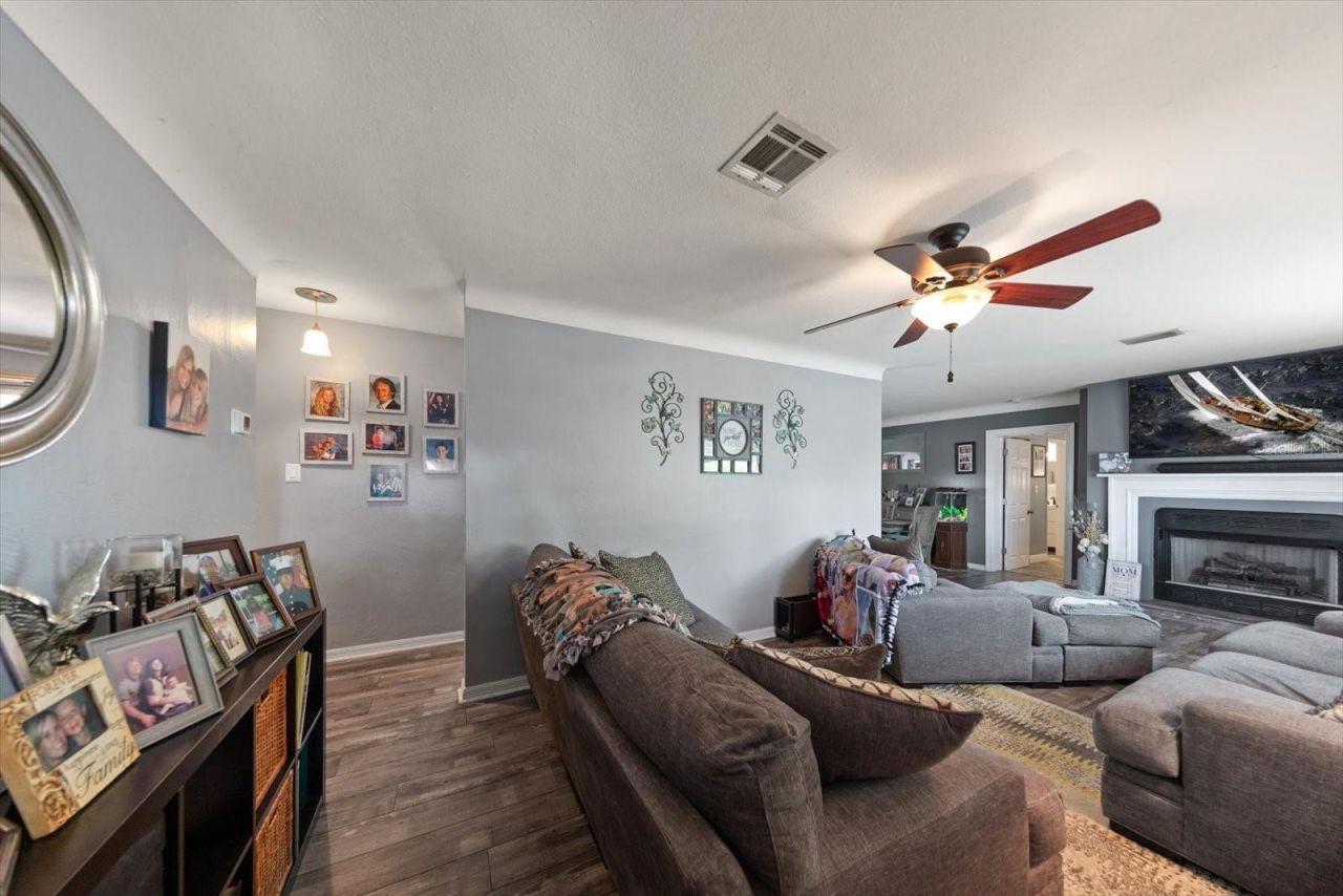 5042 Lake Charles Drive N, Kenneth City, FL 33709 Photo