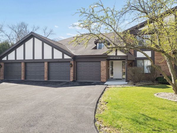 5851 Doe Circle , Unit 5851, Westmont, IL 60559
