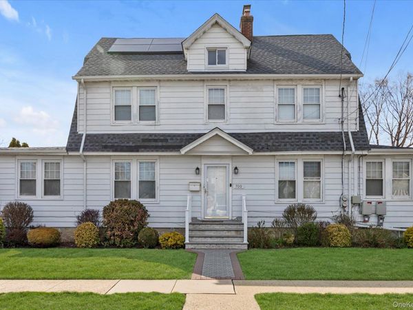 700 Partridge Avenue , West Hempstead, NY 11552