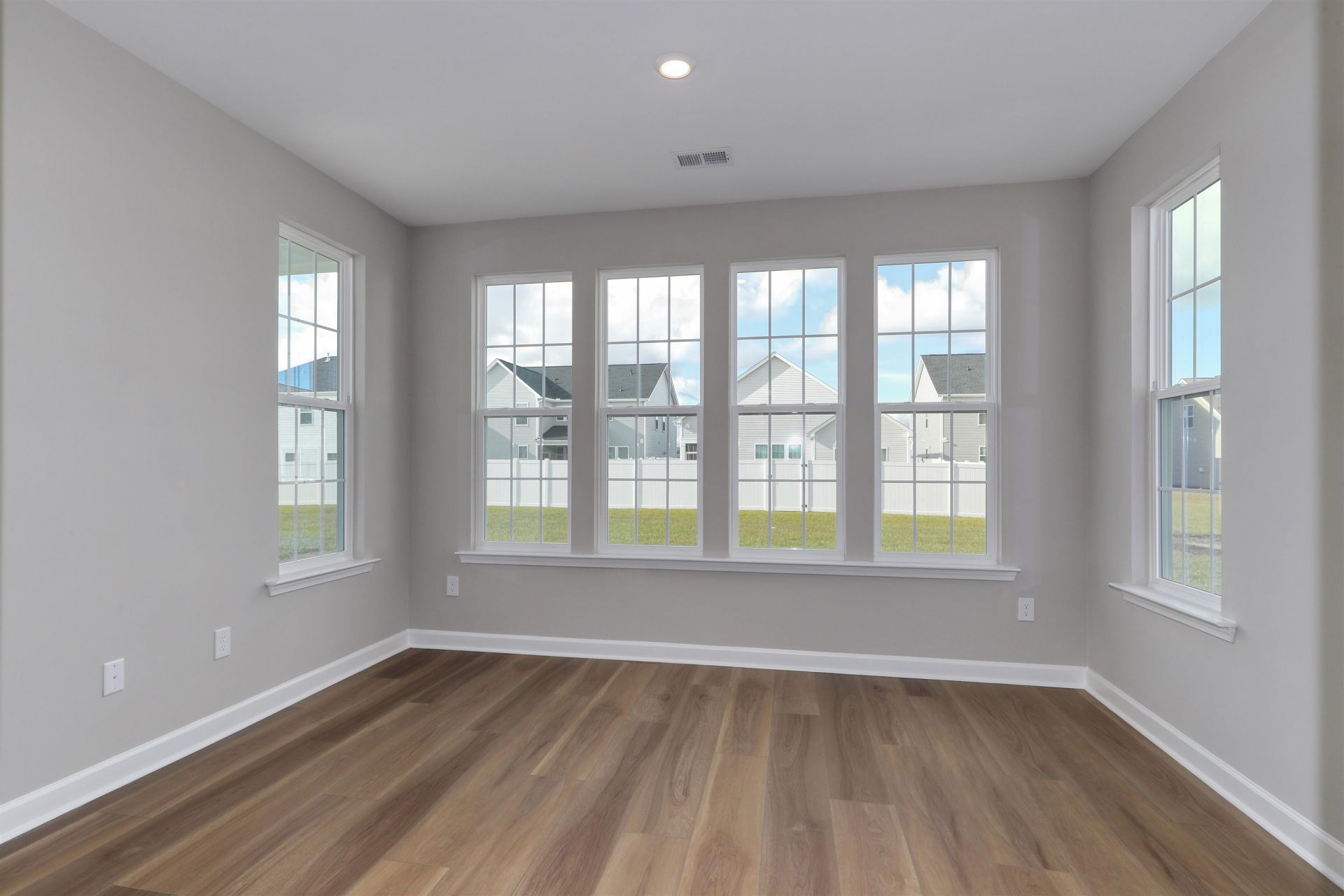6285 Zoe Way Photo 9
