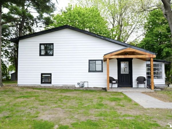 7252 Douglas Road, Lambertville, MI 48144