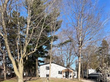 7252 Douglas Road, Lambertville, MI 48144