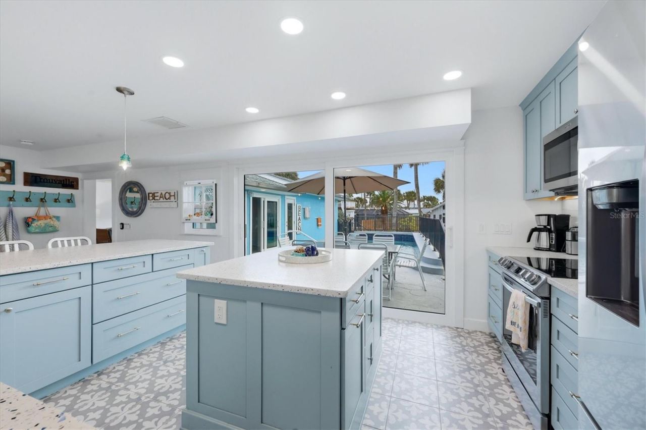 4074 N Beach Road, Englewood, FL 34223 Photo