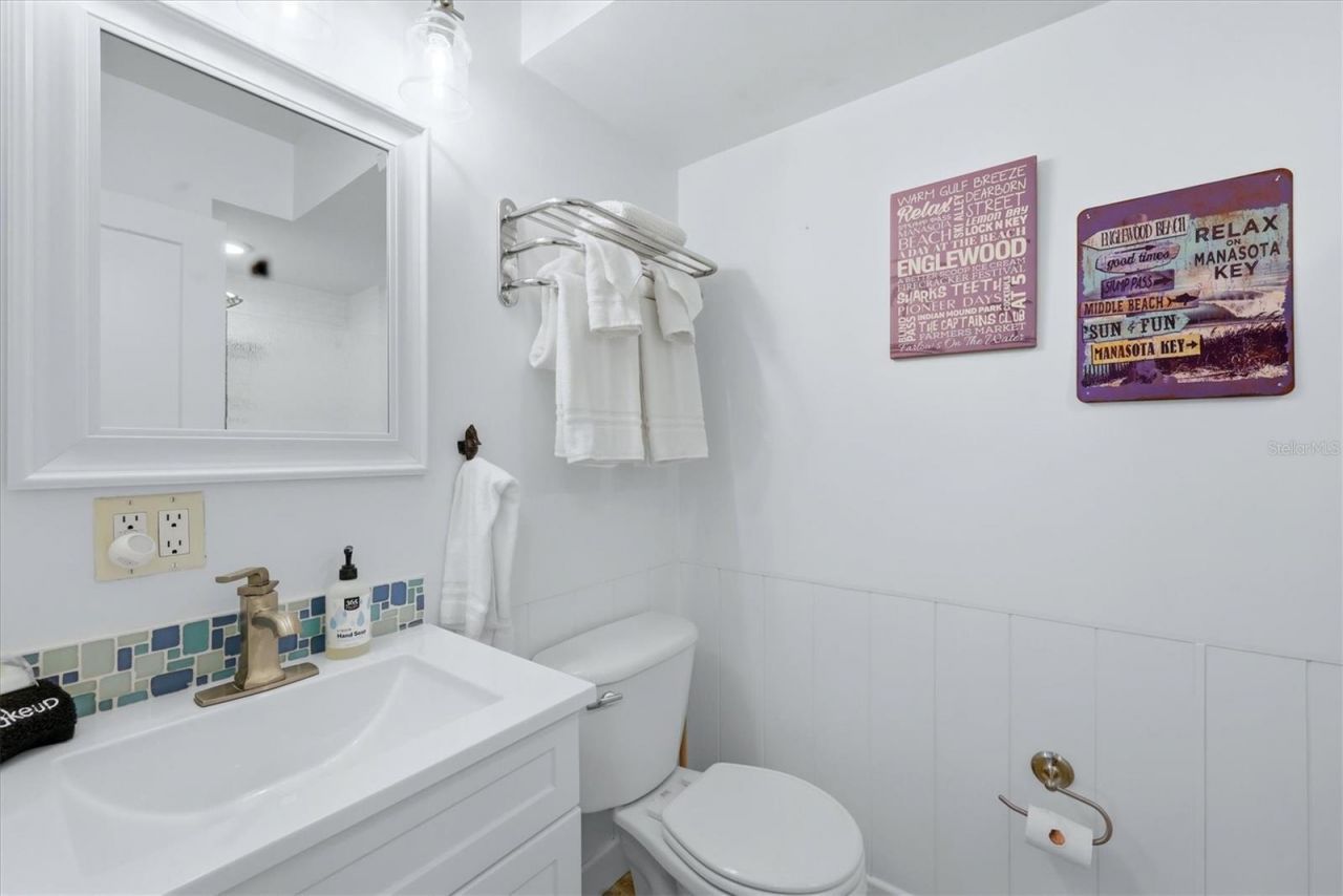 4074 N Beach Road, Englewood, FL 34223 Photo