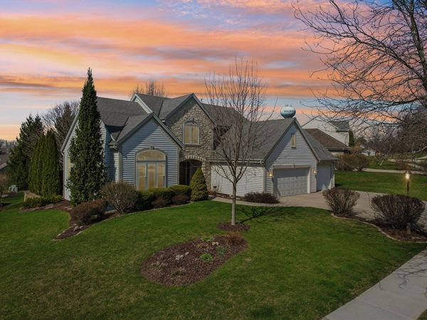 1936 Foxcroft Ln, Waukesha, WI 53189