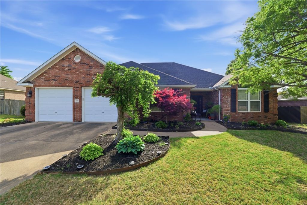 1299 Saint Andrews Circle, Fayetteville, AR 72701 Main Photo