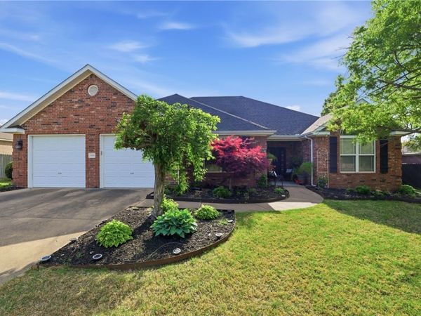 1299 Saint Andrews Circle, Fayetteville, AR 72701
