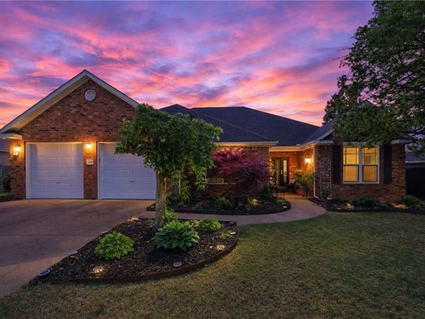 1299 Saint Andrews Circle , Fayetteville, AR 72701