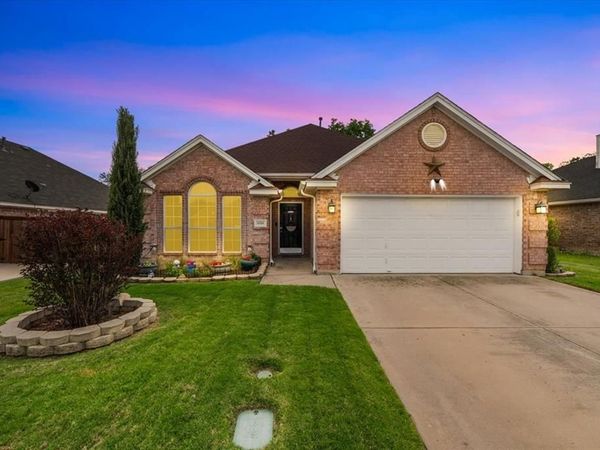 8704 Saranac Trail, Fort Worth, TX 76118