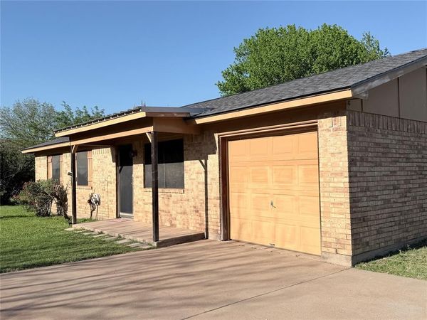 2217 Long Creek Court , Granbury, TX 76049