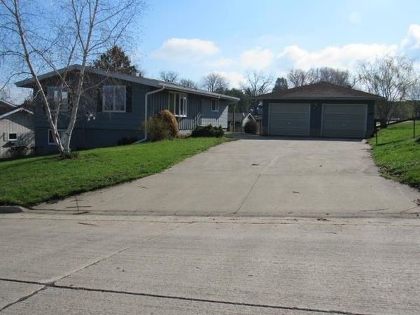 216 Celgo Avenue , Monticello, IA 52310