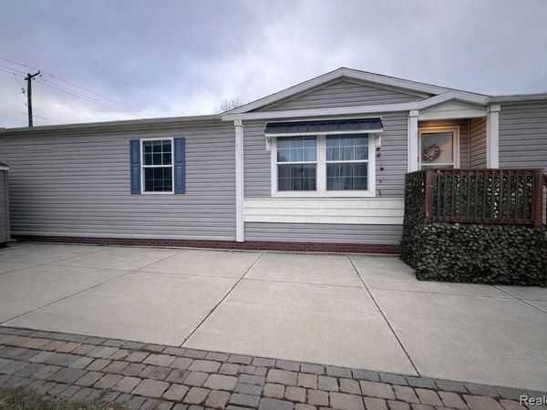 49895 Fox Trail, Shelby Twp, MI 48315