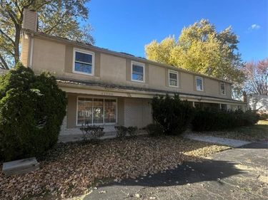 29585 Woodhaven Lane, Southfield, MI 48076