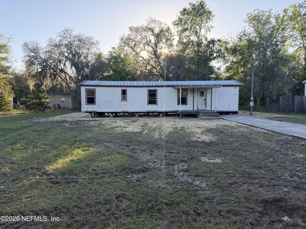 235 OAKCREST Drive, Interlachen, FL 32148