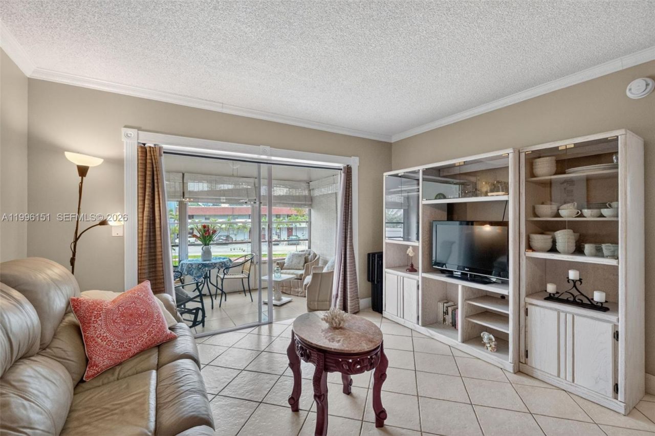 2991 NW 46th Ave , Unit 210, Lauderdale Lakes, FL 33313 Photo