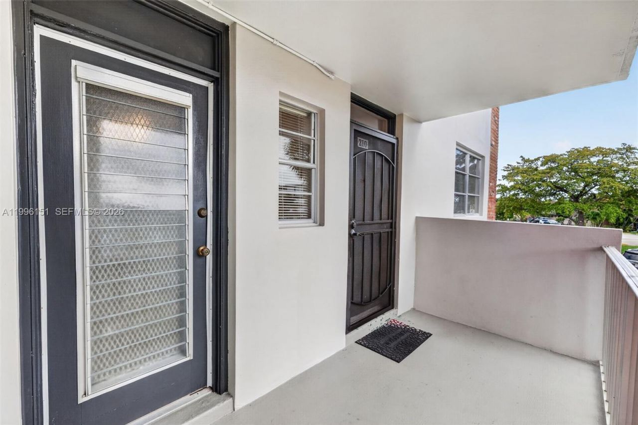2991 NW 46th Ave , Unit 210, Lauderdale Lakes, FL 33313 Photo