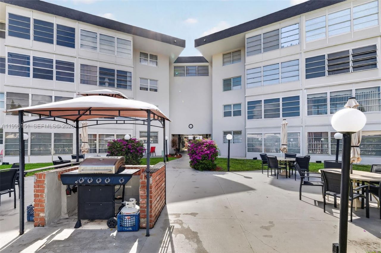 2991 NW 46th Ave , Unit 210, Lauderdale Lakes, FL 33313 Photo