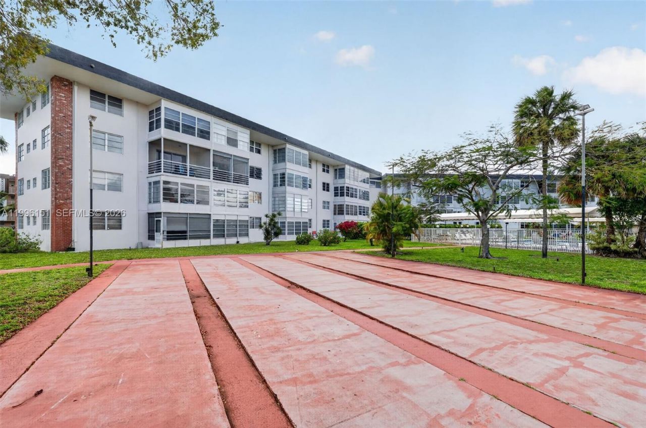 2991 NW 46th Ave , Unit 210, Lauderdale Lakes, FL 33313 Photo