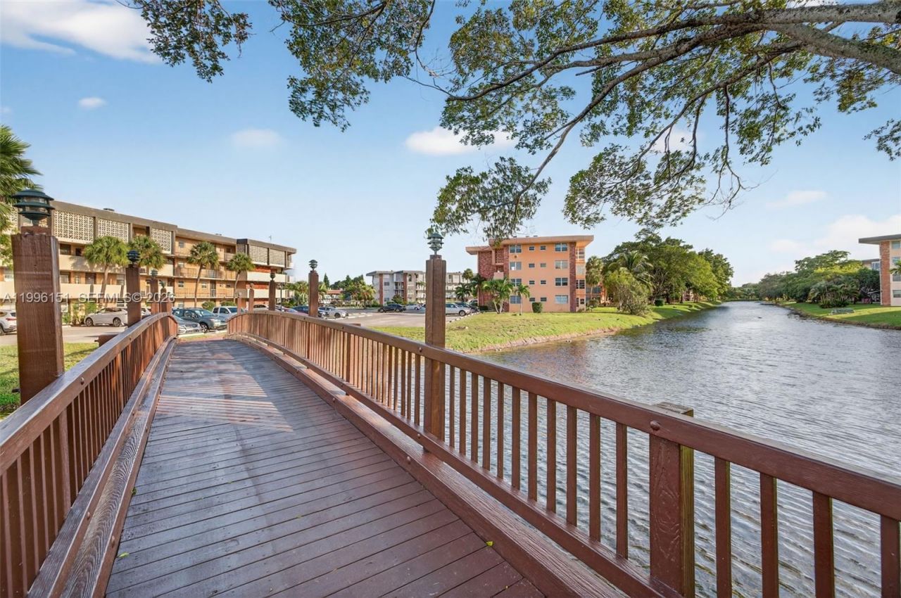 2991 NW 46th Ave , Unit 210, Lauderdale Lakes, FL 33313 Photo