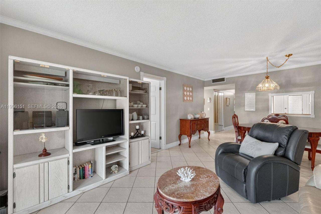 2991 NW 46th Ave , Unit 210, Lauderdale Lakes, FL 33313 Photo