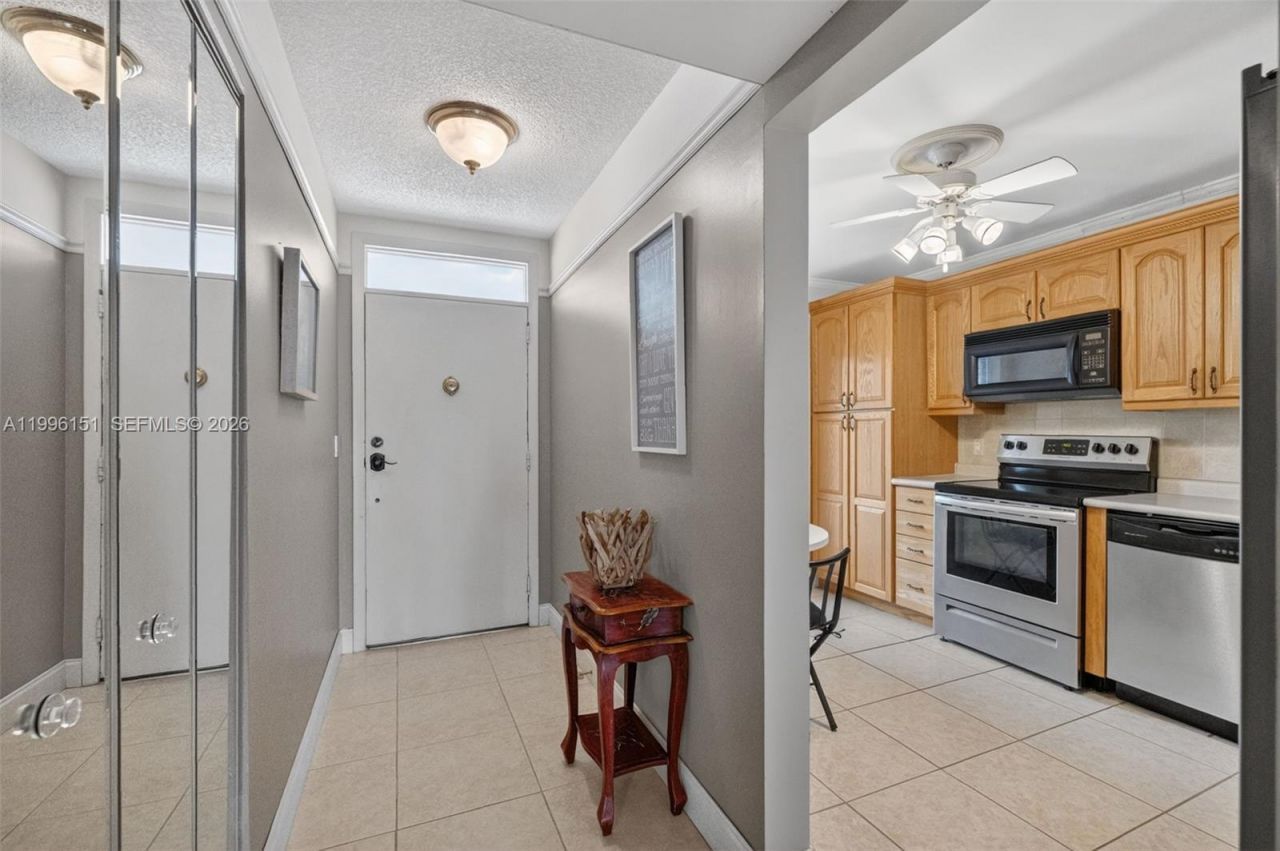 2991 NW 46th Ave , Unit 210, Lauderdale Lakes, FL 33313 Photo