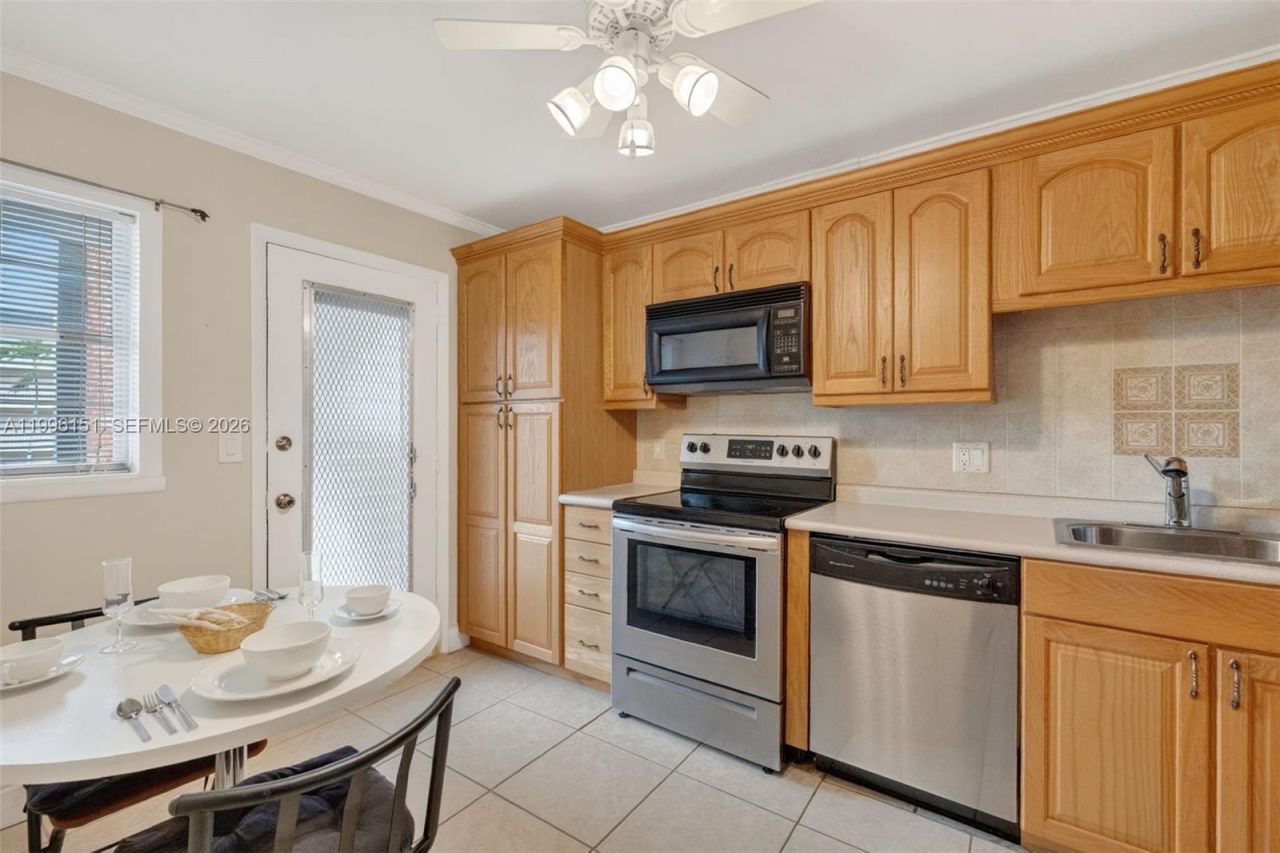 2991 NW 46th Ave , Unit 210, Lauderdale Lakes, FL 33313 Photo