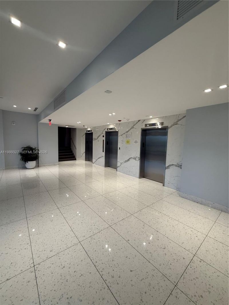 20335 W Country Club Dr, Unit 206, Aventura, FL 33180 Photo