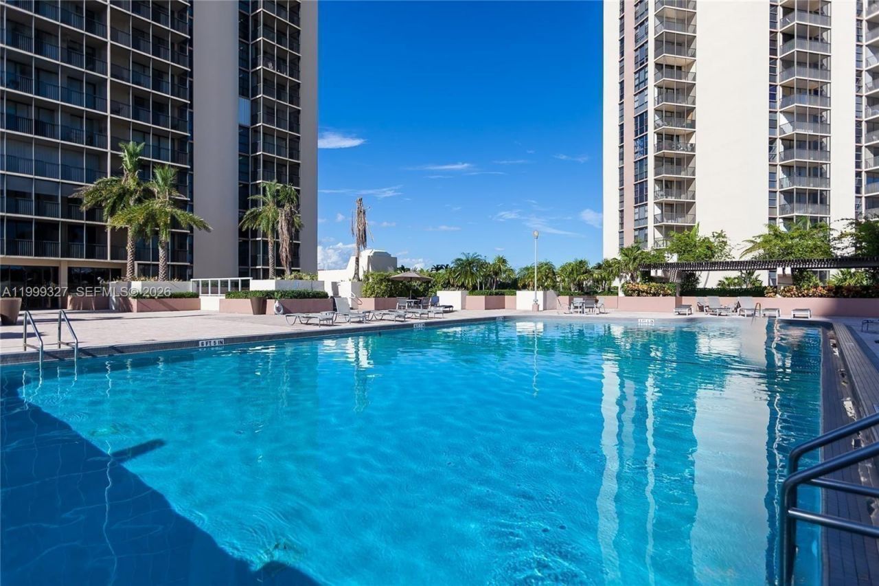 20335 W Country Club Dr, Unit 206, Aventura, FL 33180 Photo