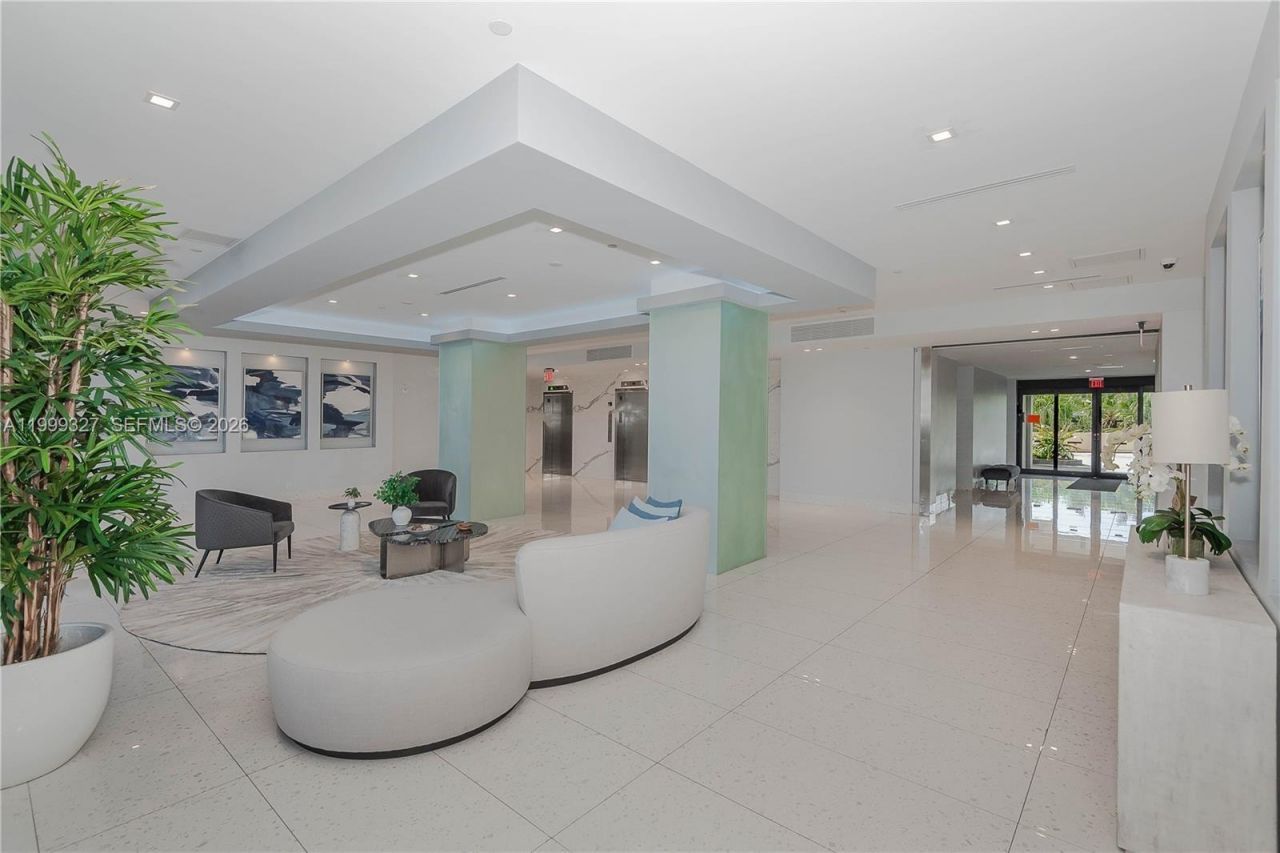 20335 W Country Club Dr, Unit 206, Aventura, FL 33180 Photo