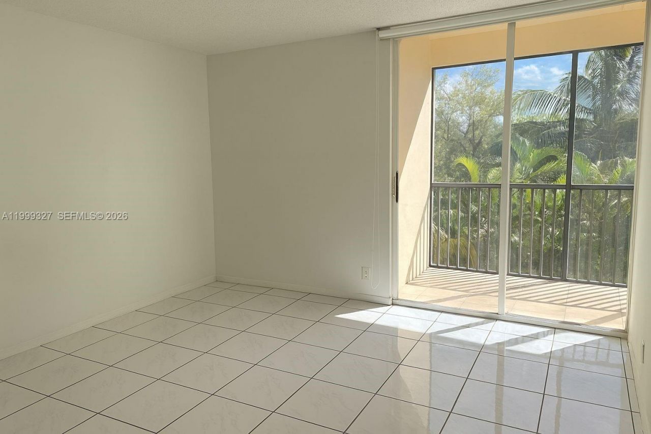 20335 W Country Club Dr, Unit 206, Aventura, FL 33180 Photo