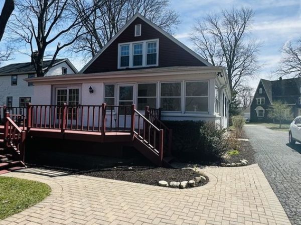 124 W Crystal Lake Avenue S, Crystal Lake, IL 60014