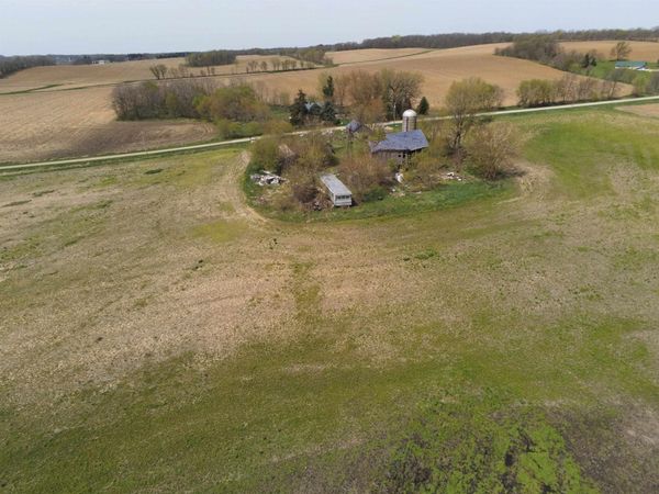 7126 S Bohnhoff Road, Brodhead, WI 53520