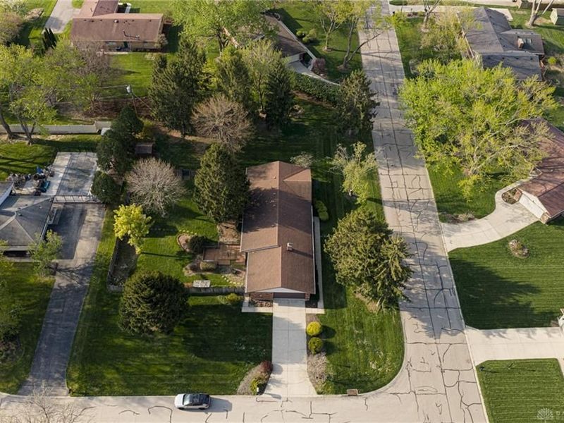 7850 Raintree Road, Centerville, OH 45459 Photo 2