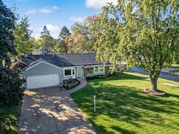 332 El Paso Lane , Carol Stream, IL 60188