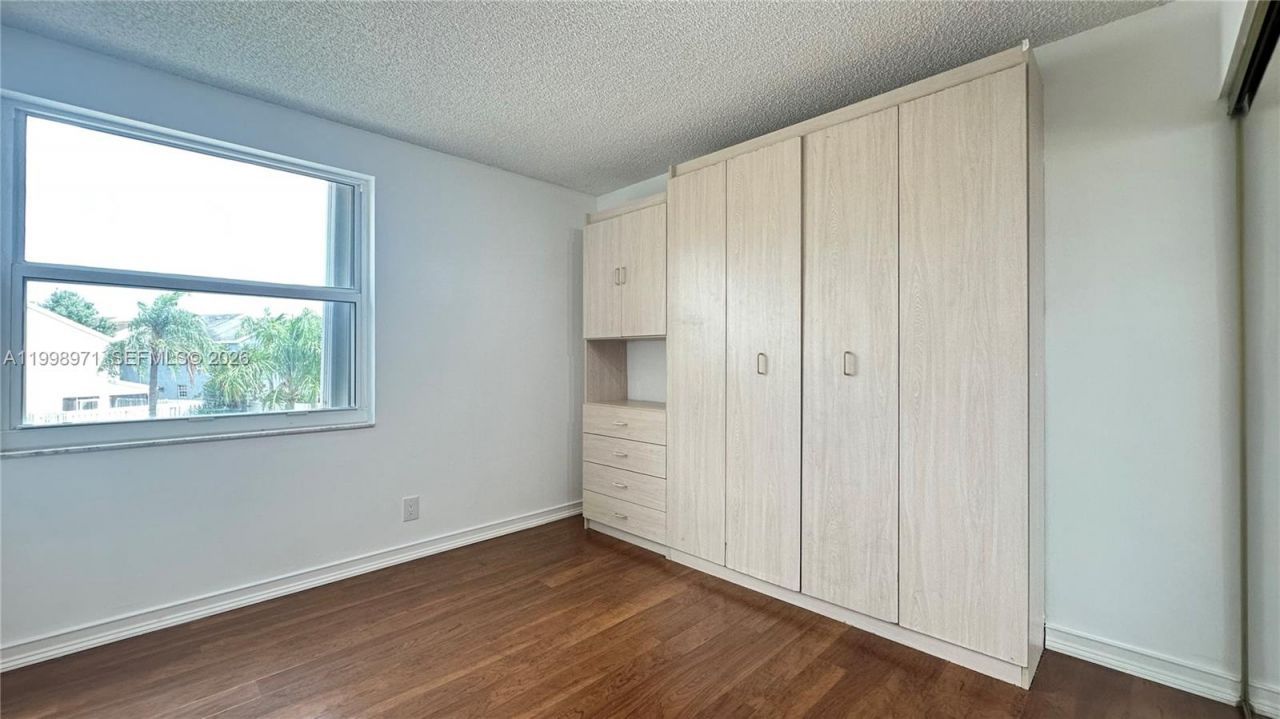 1141 Scarborough Dr , Davie, FL 33324 Photo