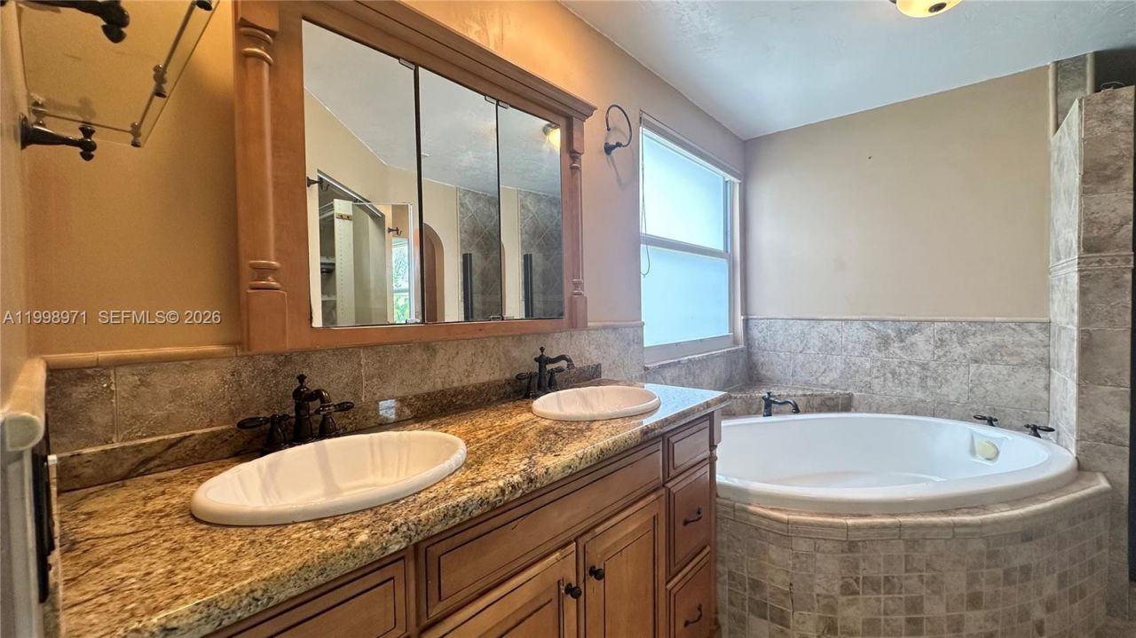 1141 Scarborough Dr , Davie, FL 33324 Photo