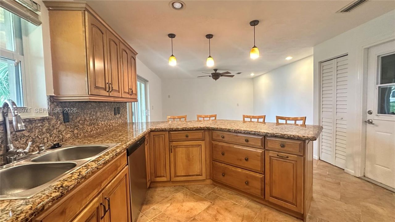 1141 Scarborough Dr , Davie, FL 33324 Photo