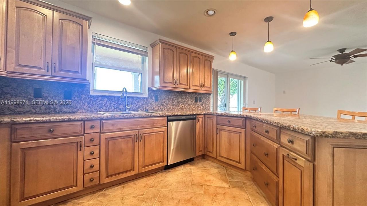 1141 Scarborough Dr , Davie, FL 33324 Photo