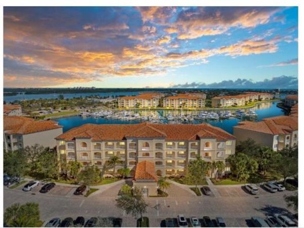 13 Harbour Isle Drive W, Unit Ph2, Fort Pierce, FL 34949