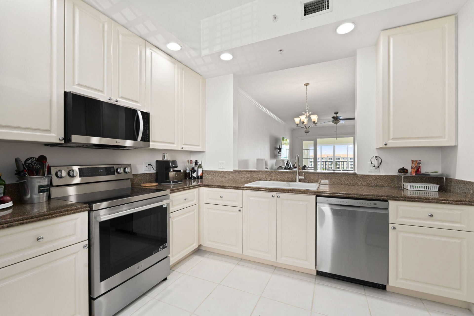 13 Harbour Isle Drive W, Unit Ph2, Fort Pierce, FL 34949 Photo